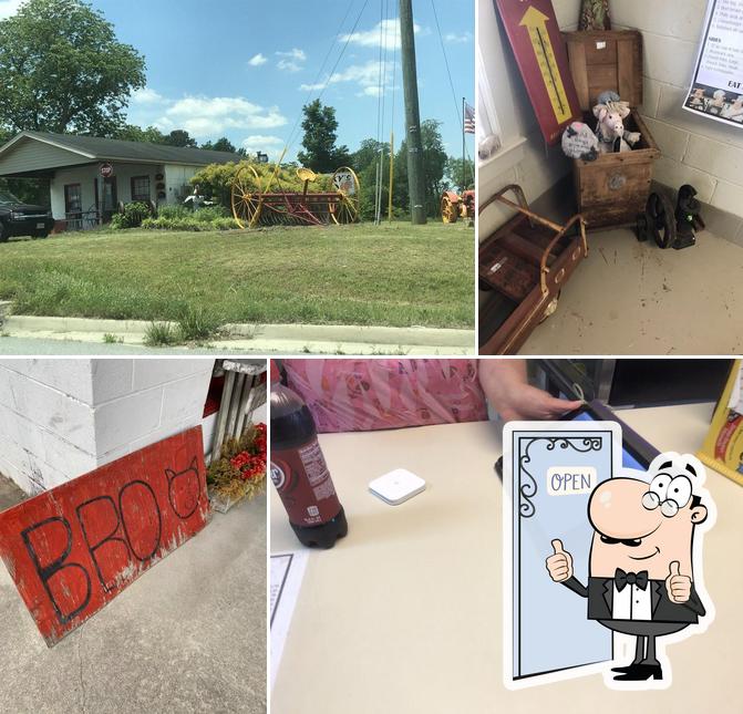 Porky's Barbecue in Capron Restaurant menu and reviews