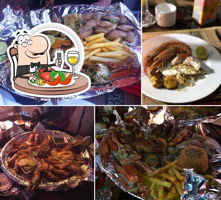 Elige entre las distintas comidas con marisco que te ofrecen en Fish Market Kan Zaman