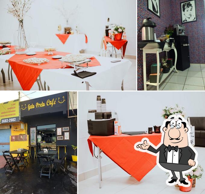 O interior do Gato Preto Café