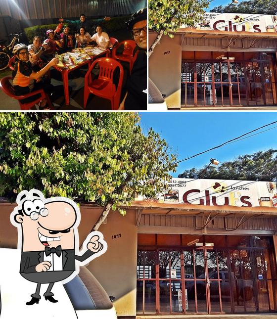 Esta é a imagem apresentando exterior e interior no Glut's Lanches