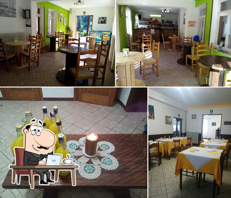 Bar Ristorante Tronco di Pino si caratterizza per la interni e tavolo da pranzo