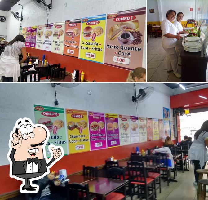 O interior do hamburgueria brand