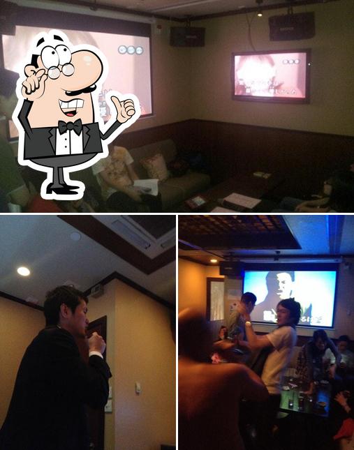 Music Box pub & bar, Hong Kong, 10/F