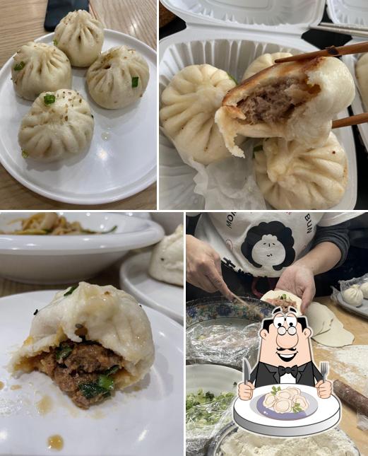 Dumplings à Mom's Pan-Fried Bun 老娘水煎包 Downtown