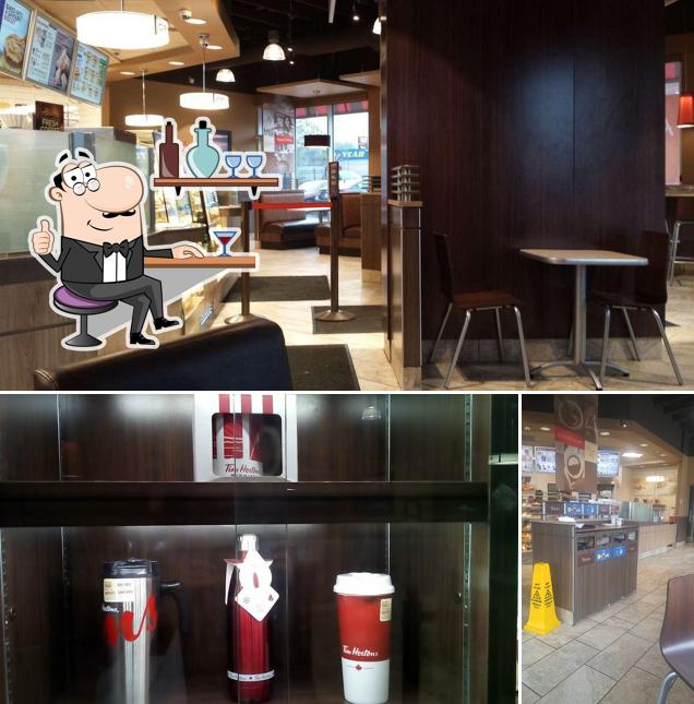 L'intérieur de Tim Hortons