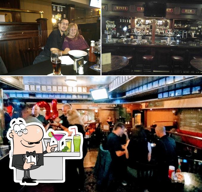 Voici une image de Waltzing Weasel Pub - Oshawa