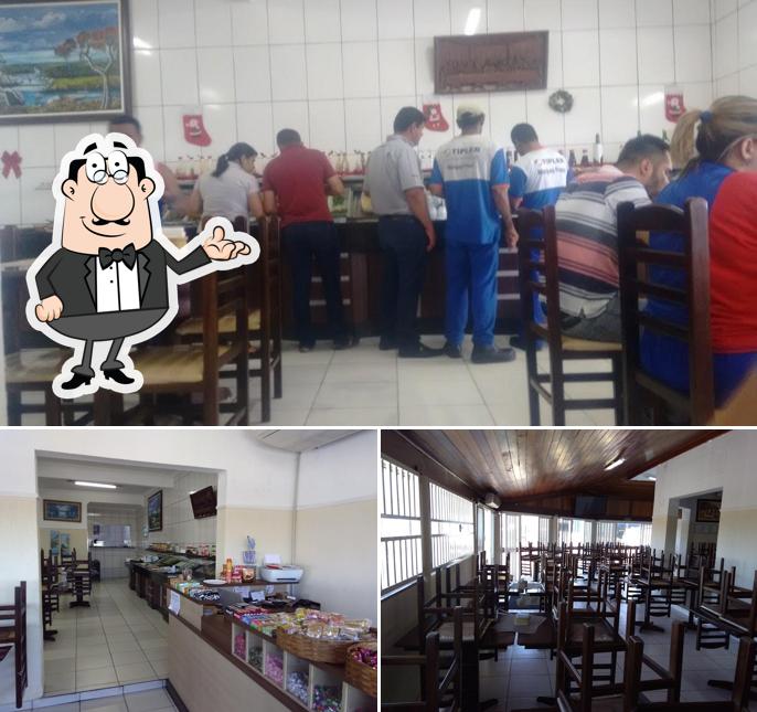 Sente em uma das mesas no Bela Vista Restaurante e Churrascaria Sumaré