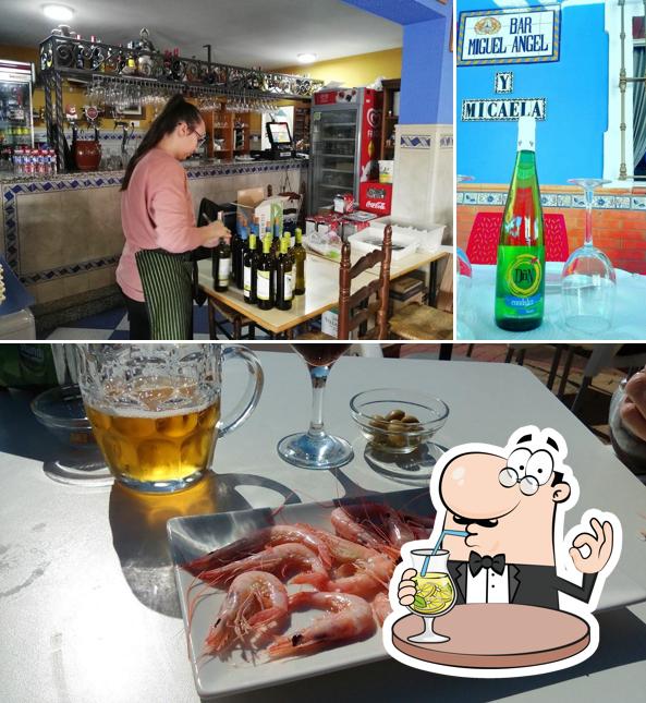 Take a look at the photo depicting drink and bar counter at Casa Miguel Ángel y Micaela Restaurante comida para llevar. Loterías