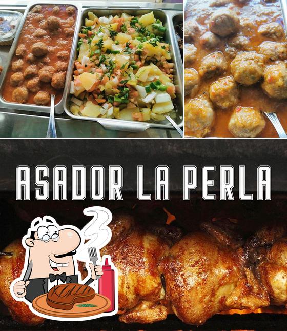 Try out meat dishes at La perla, comida para llevar
