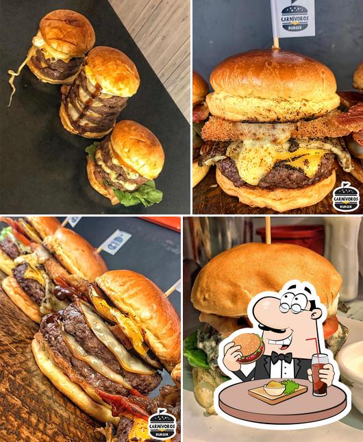 Deguste um dos hambúrgueres disponíveis no Carnívoros Burger Bom Pastor