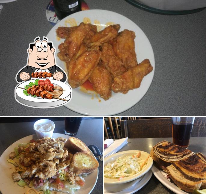 Locker Room, 10 Paddock Hills Plz Shpg Ctr in Florissant Restaurant