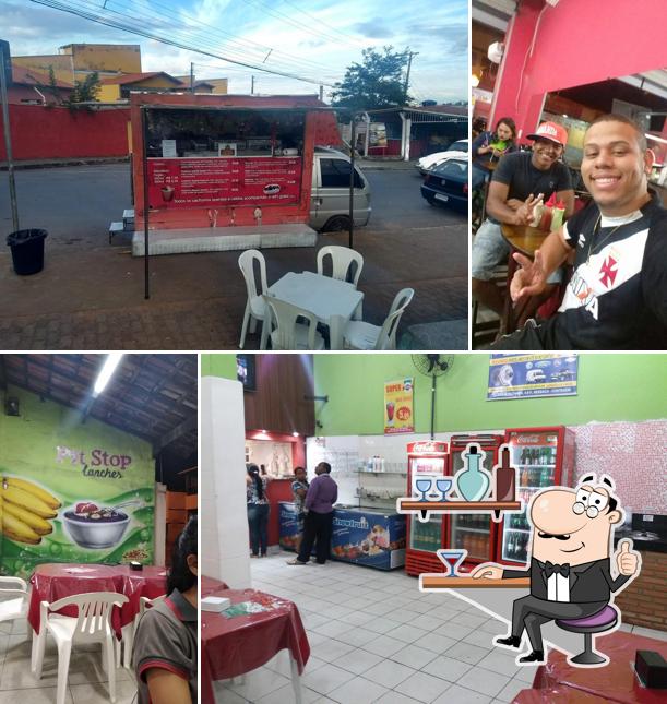 O interior do Pit Stop Lanches