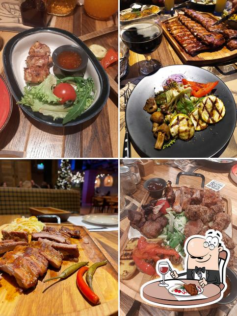 Prenez des repas à base de viande à Ribs House Ресторан-реберня