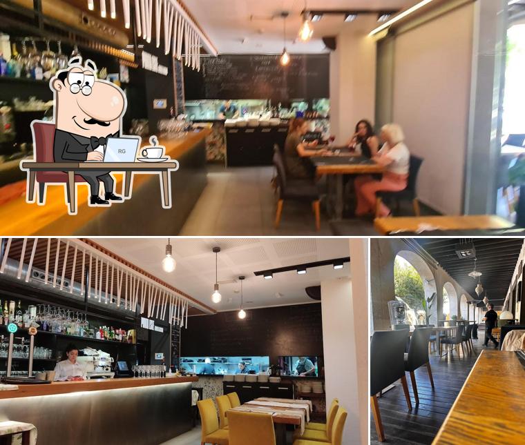 Check out how Restaurante Cuatro Hojas (by Juanjo Carabajal) looks inside