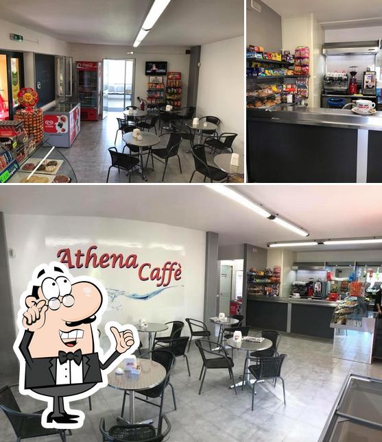 Gli interni di Athena Caffè