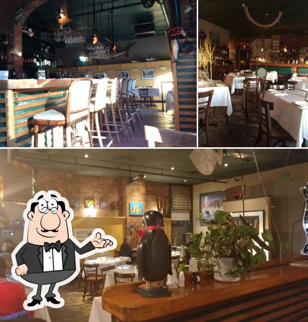 Découvrez l'intérieur de Flipper's Seafood Restaurant