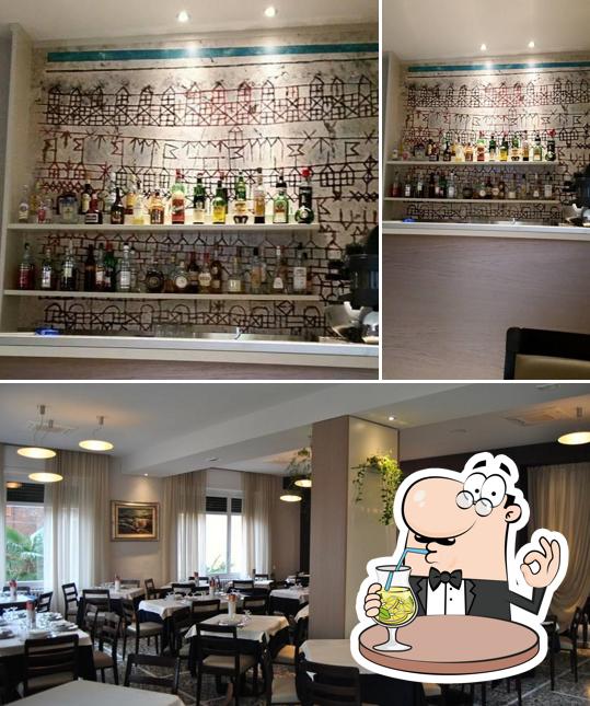La bevanda e interni del ristorante