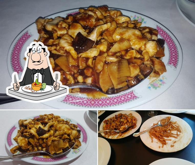 Food at Restaurante chino Dragón de Oro