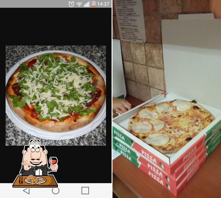 A LA PIZZERIA DEI PORTICI, vous pouvez essayer des pizzas