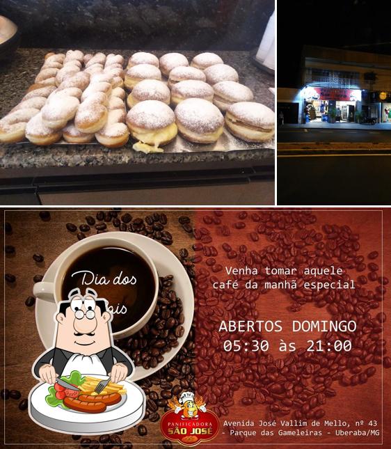 Entre diferentes coisas, comida e exterior podem ser encontrados no Panificadora São José