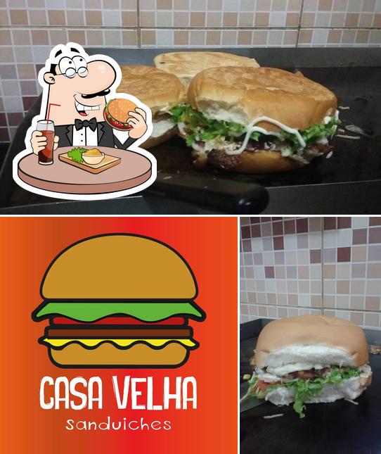 Peça um hambúrguer no Casa Velha Burger