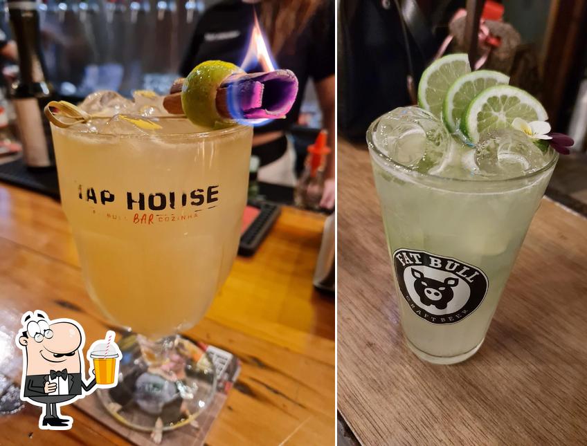 Desfrute de uma bebida no Fat Bull Tap House (Bar e Restaurante)
