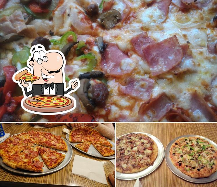Pick pizza at Pizza Royer's Telde