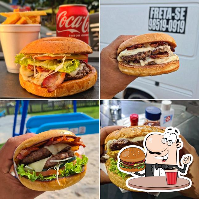 Delicie-se com um hambúrguer no Famintos Burger - Hambúrgueria & Lanches