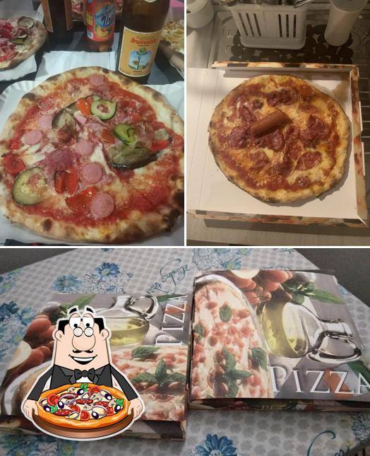 Prenditi una pizza a Pizzeria L'Amalfitana - Viale Colombo