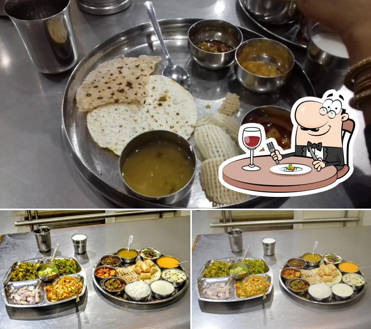 Food at Geeta Lodge