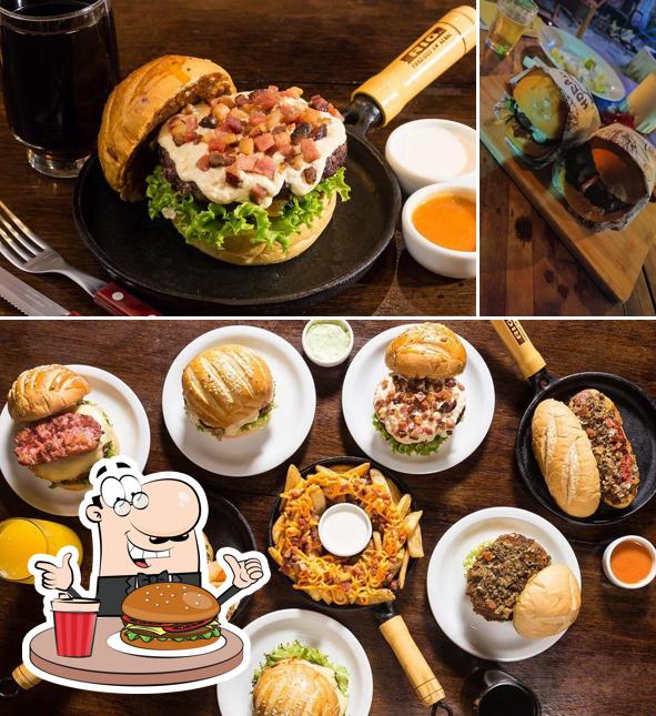 Delicie-se com um hambúrguer no Pixel Steak Burger