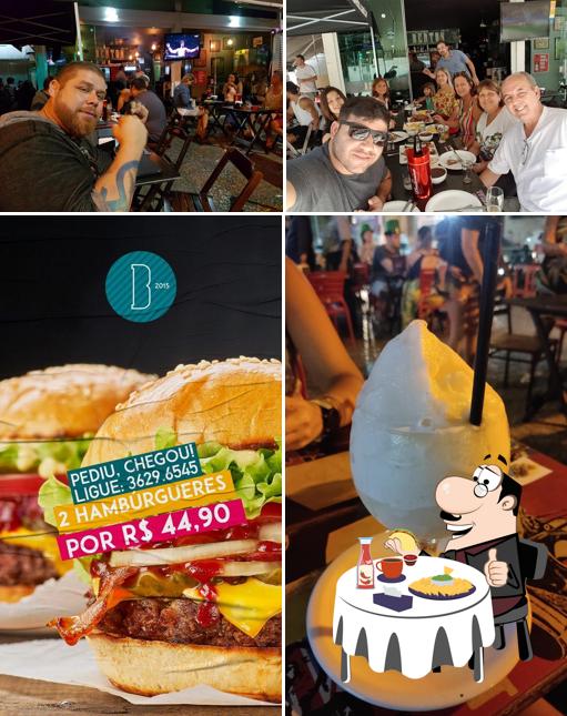 Experimente um hambúrguer no Berton Botequim e Restaurante