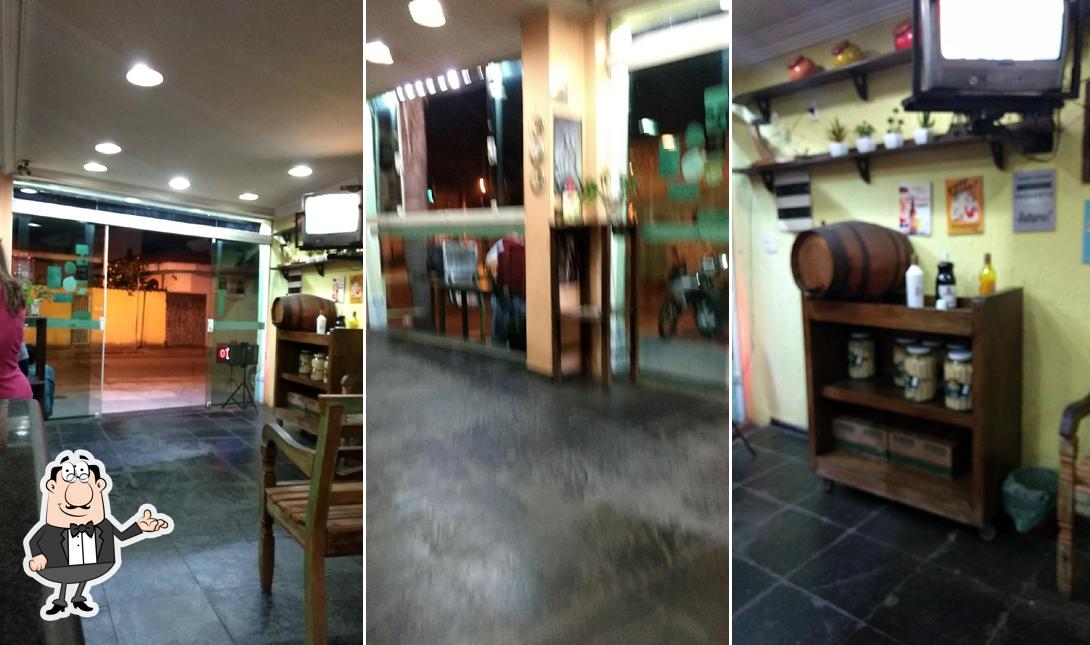 Sente em uma das mesas no Francês Pizza
