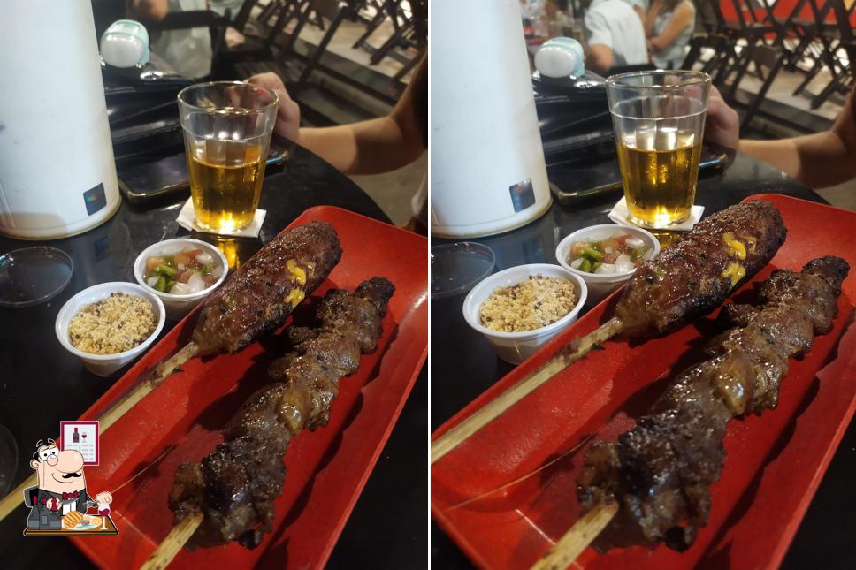 Escolha refeições de carne no Espetinho do Sinal