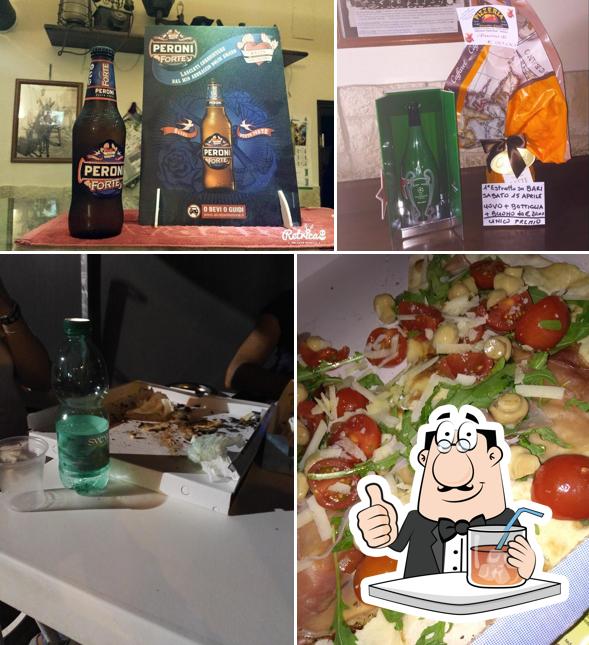 La foto di bevanda e cibo da Pizzeria Vecchia Dante Di Mariano Filomena