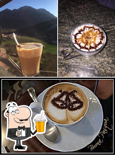 Goditi un drink a Bar Caffè Della Torre Rosciolo Dei Marsi