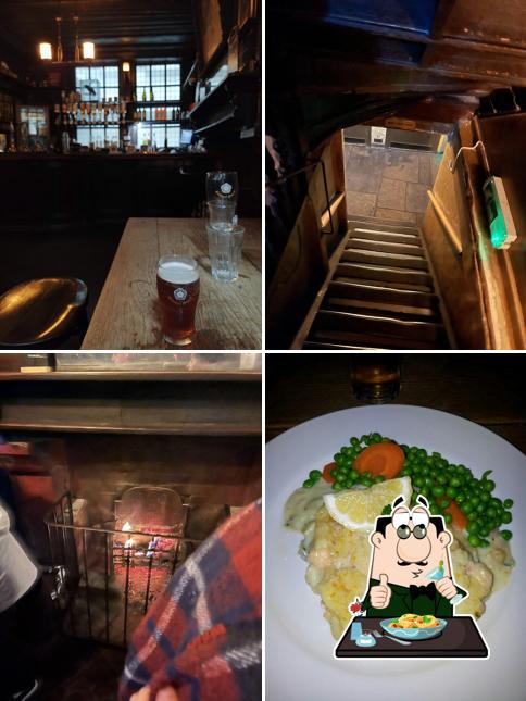 Food at Ye Olde Cheshire Cheese