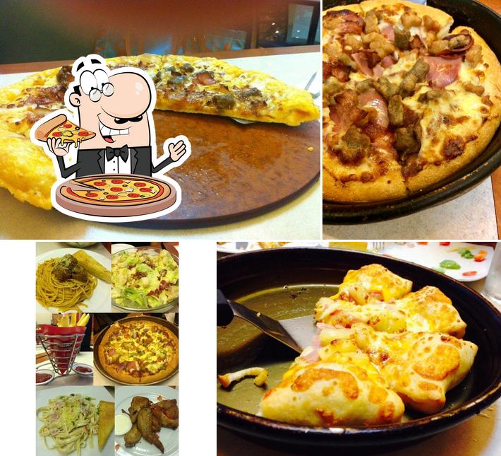 Pick pizza at Pizza Hut Cabanatuan