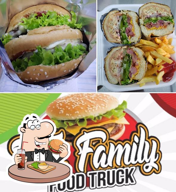 Pide una hamburguesa en The Family Food Truck