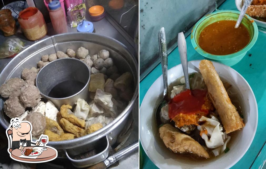 Try out meat meals at Bakso Pak Pek