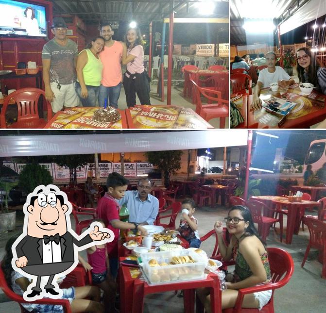 O interior do JB Churrascaria e Pizzaria