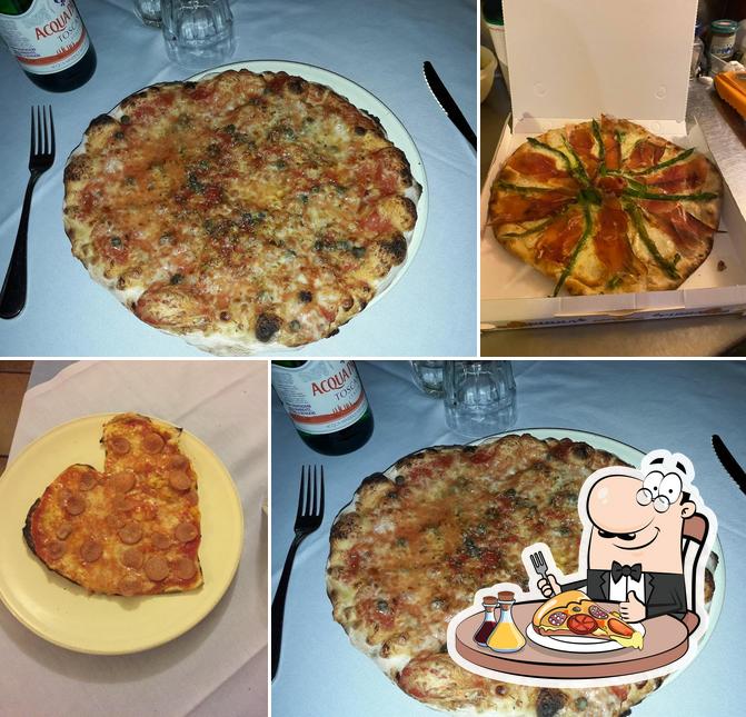 Order pizza at Antica Pieve