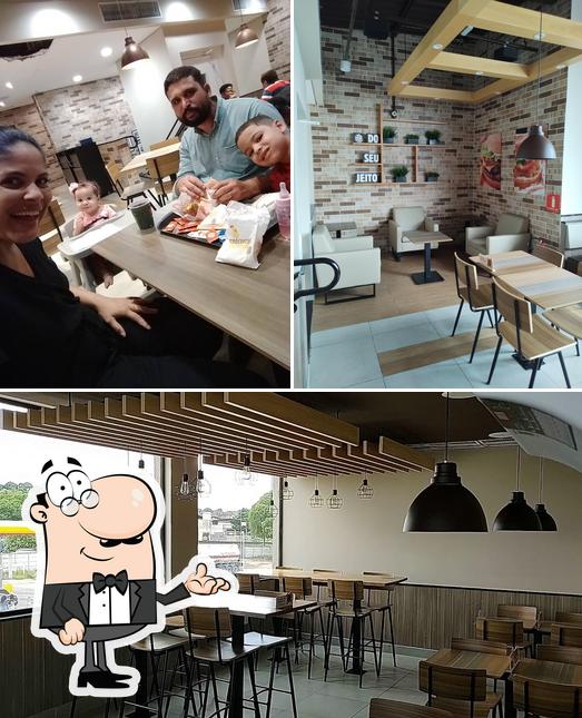 O interior do Burger King Drive Thru
