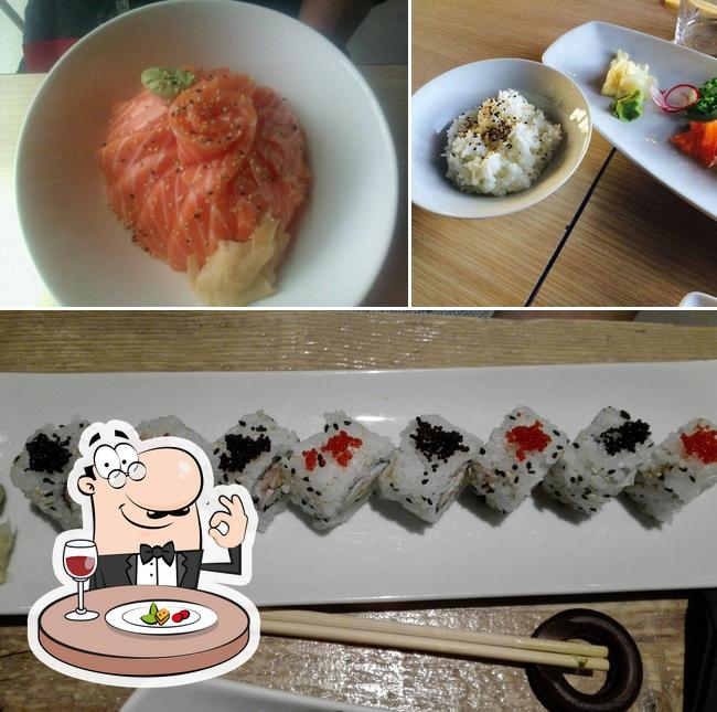 La foto di cibo e tavolo da pranzo da Melrose Japanese Bar
