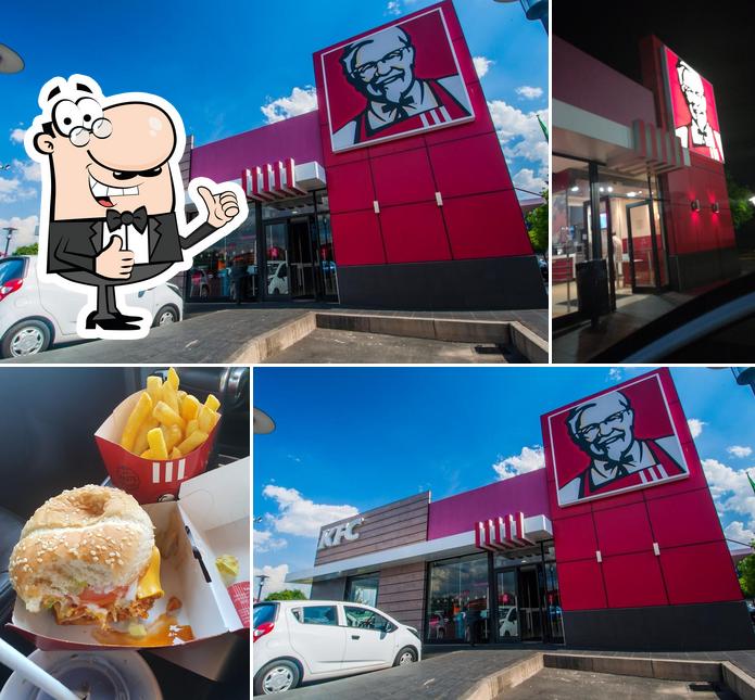 KFC Constantia Kloof restaurant, Roodepoort, 14th Ave District Shopping