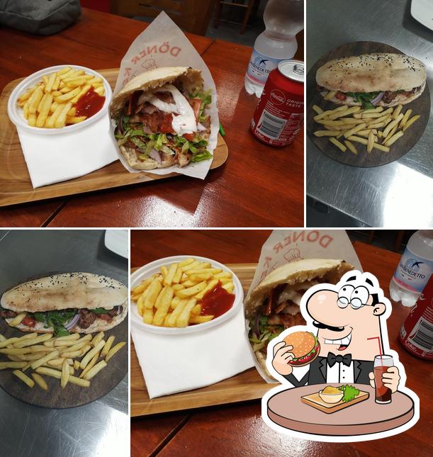 Prenditi un hamburger a Turkish Kebab & Grill