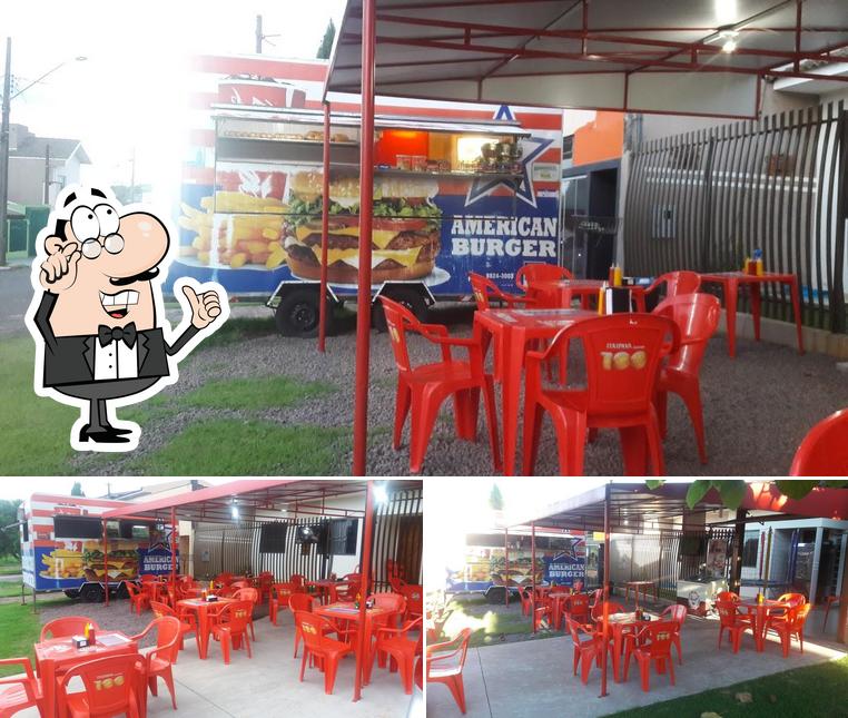 O interior do American Burguer Delivery Lanche