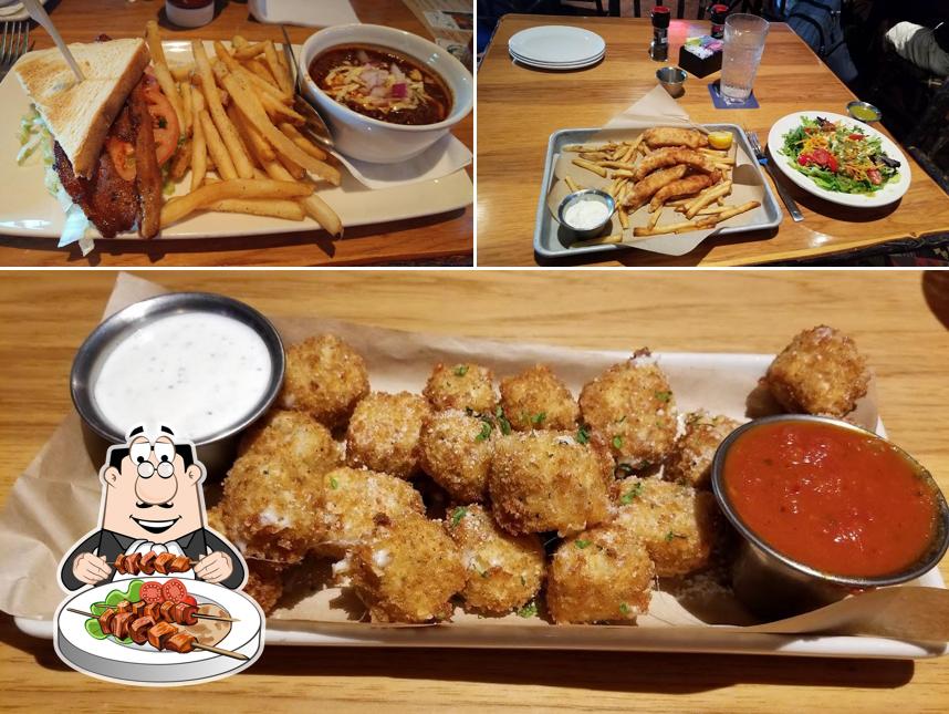 Twin Peaks in Greenville Restaurant menu and reviews