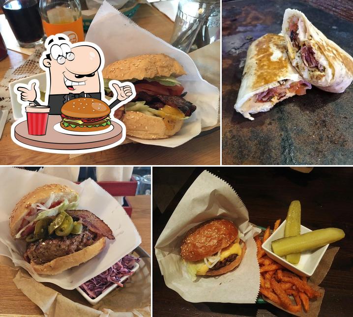 Las hamburguesas de John's Burgers las disfrutan distintos paladares