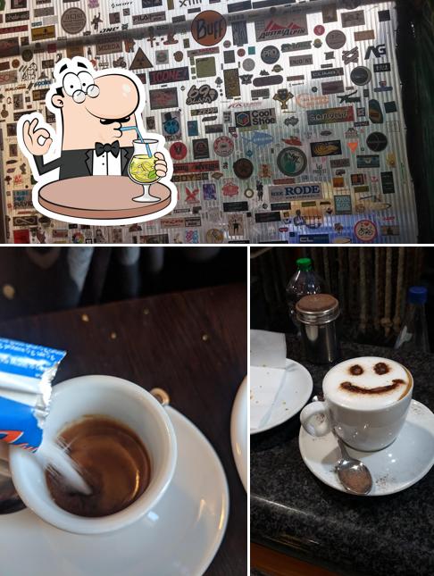 Al Passeggero Bar Tabaccheria si caratterizza per la bevanda e esterno